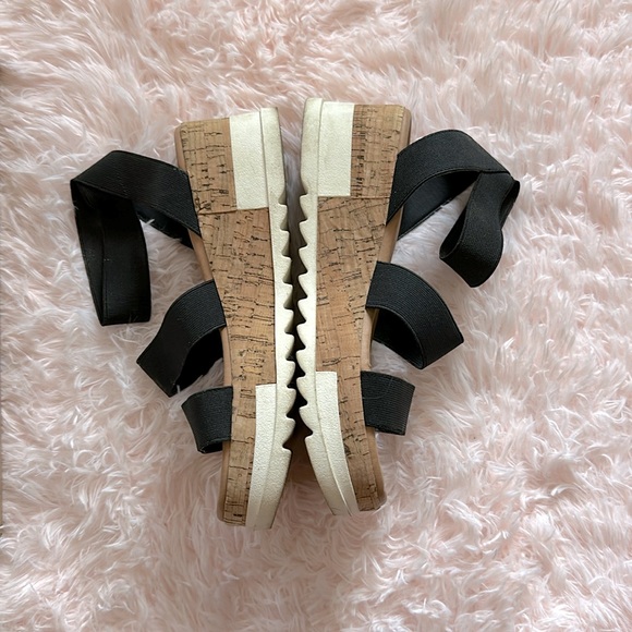 Used Steve Madden Platform sandals - Picture 2 of 2